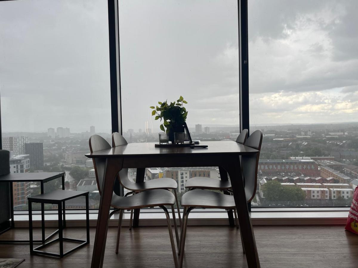 Luxury 2 Bedroom En-Suite Apartment Balcony Views 曼彻斯特 外观 照片