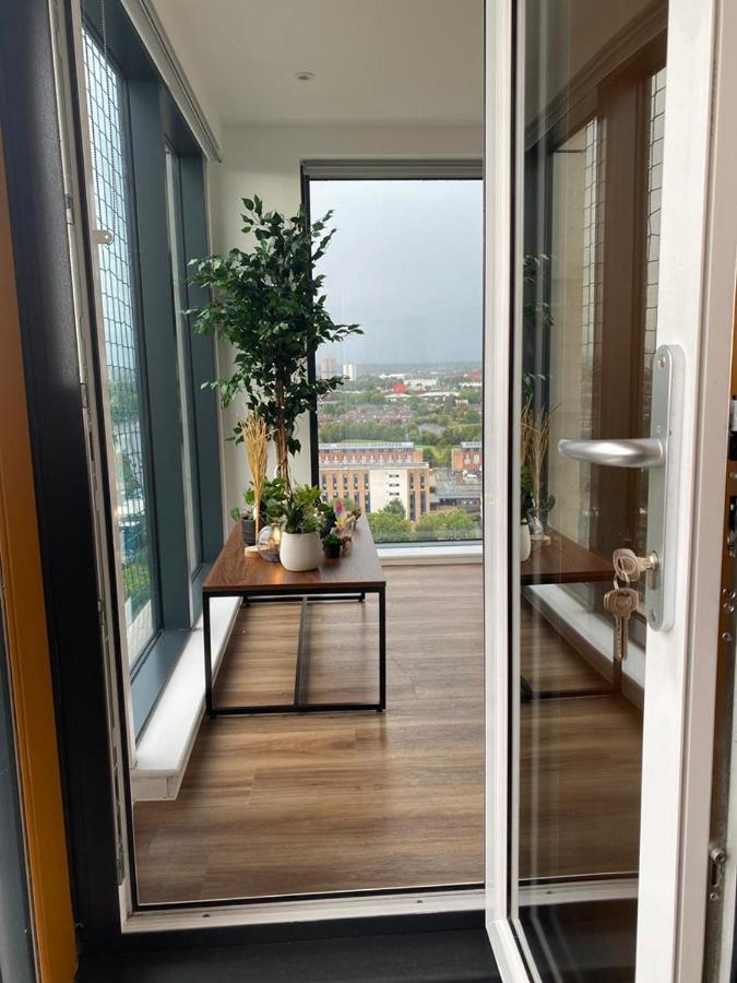 Luxury 2 Bedroom En-Suite Apartment Balcony Views 曼彻斯特 外观 照片