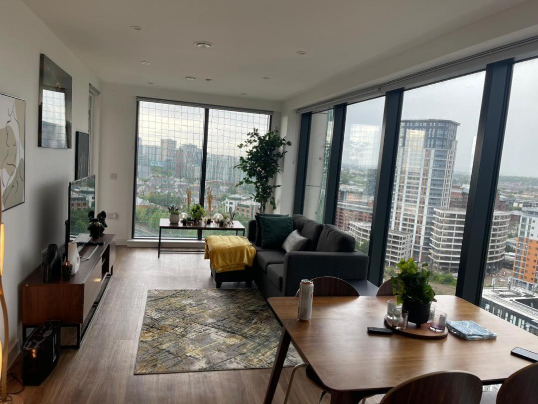 Luxury 2 Bedroom En-Suite Apartment Balcony Views 曼彻斯特 外观 照片